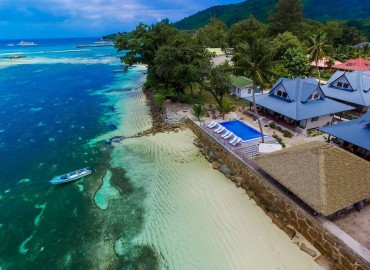 Le Nautique Luxury Waterfront Hotel